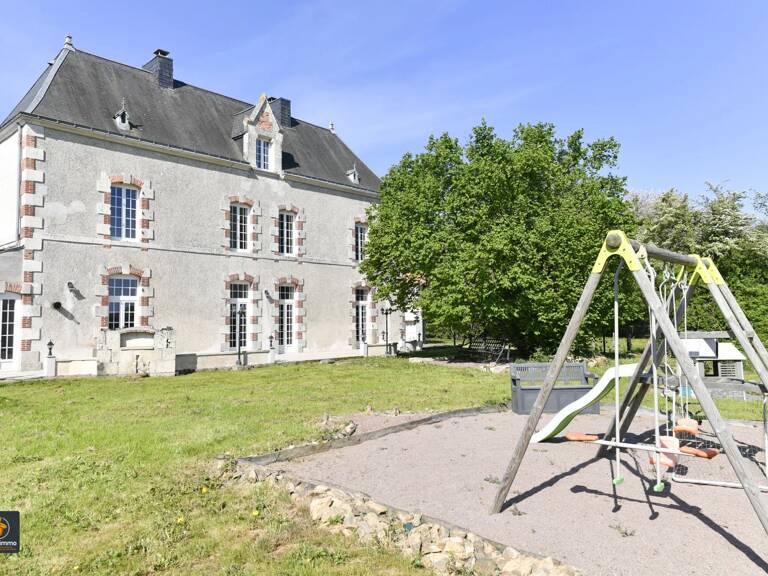 Maison de 187m2 à vernoux en gâtine — photo 1