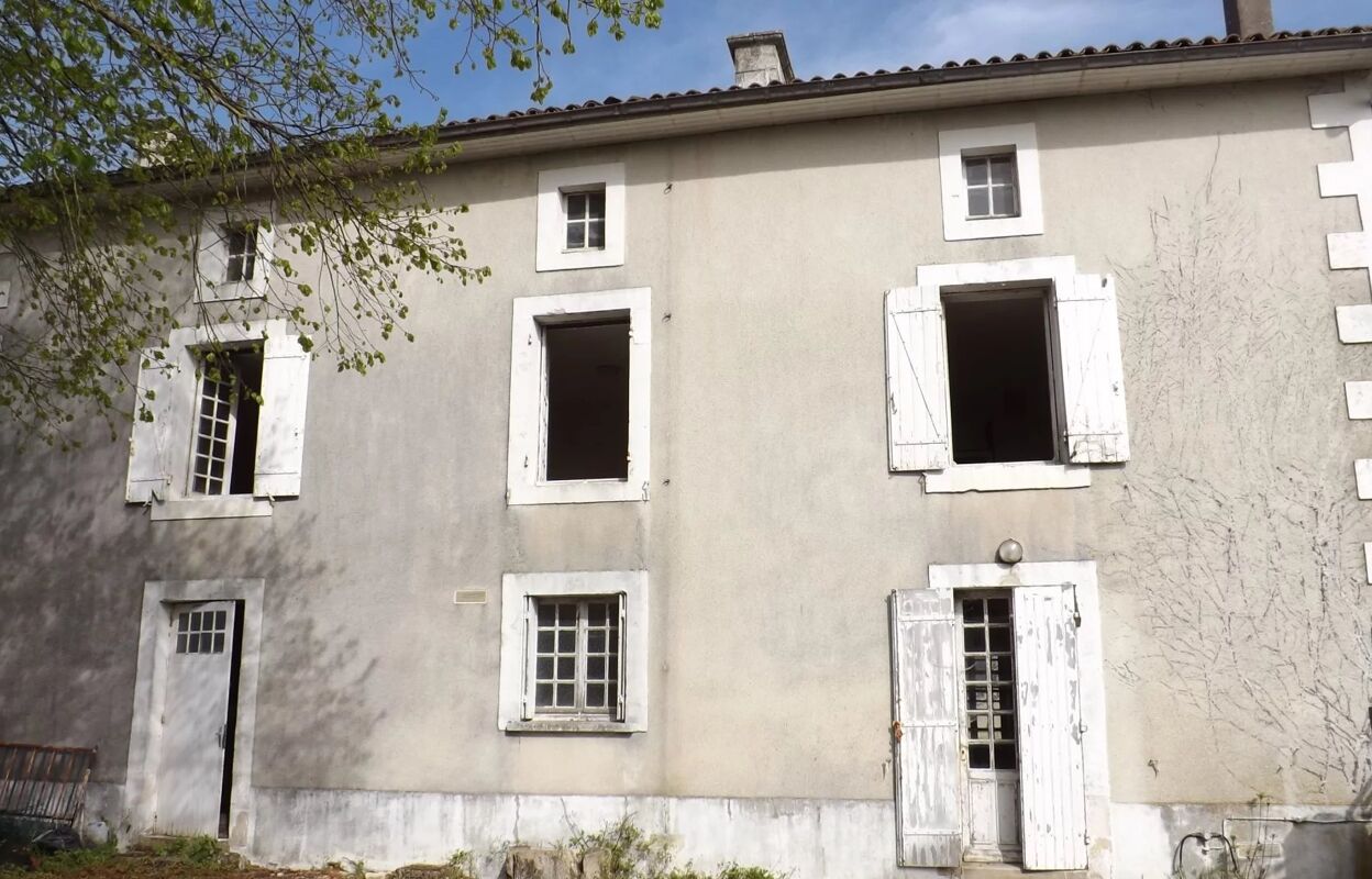 maison 6 pièces 173 m2 à Lezay (79120)