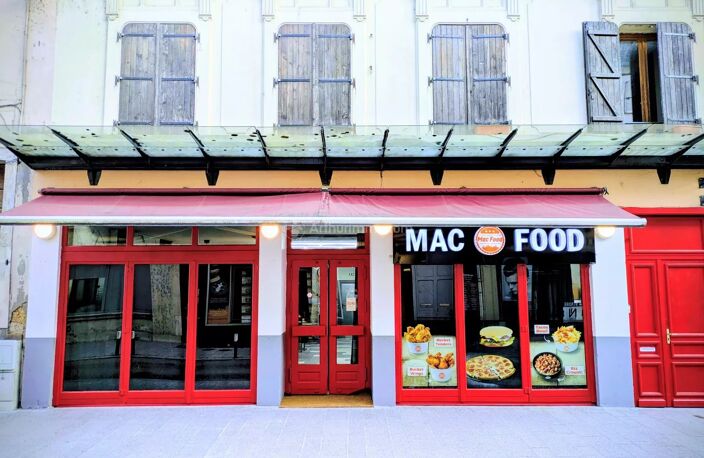 Immeuble avec local commercial — photo 2