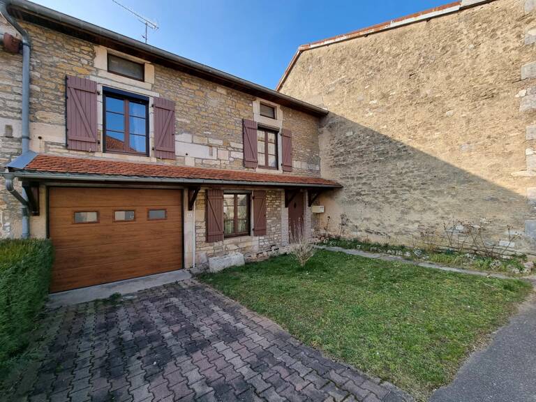 Maison avec jardin — photo 1