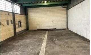 Commerce  210 m² à louer à Saint-Genis-Laval (69230)