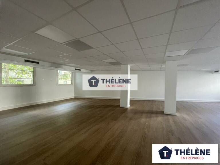BUREAUX à LOUER — photo 1
