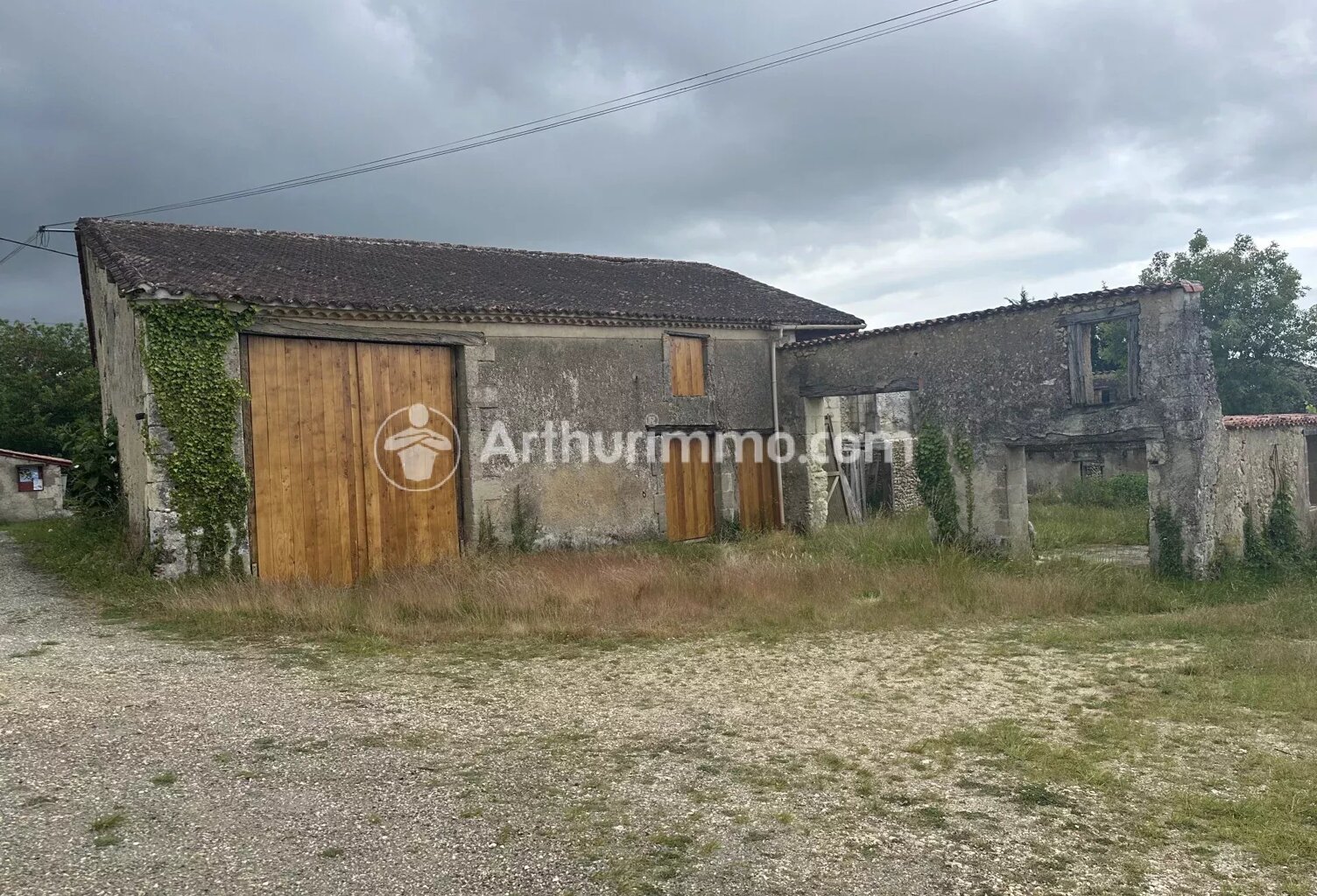 Grange de 93 m² à restaurer, proche NEUVIC et ST ASTIER — photo 1