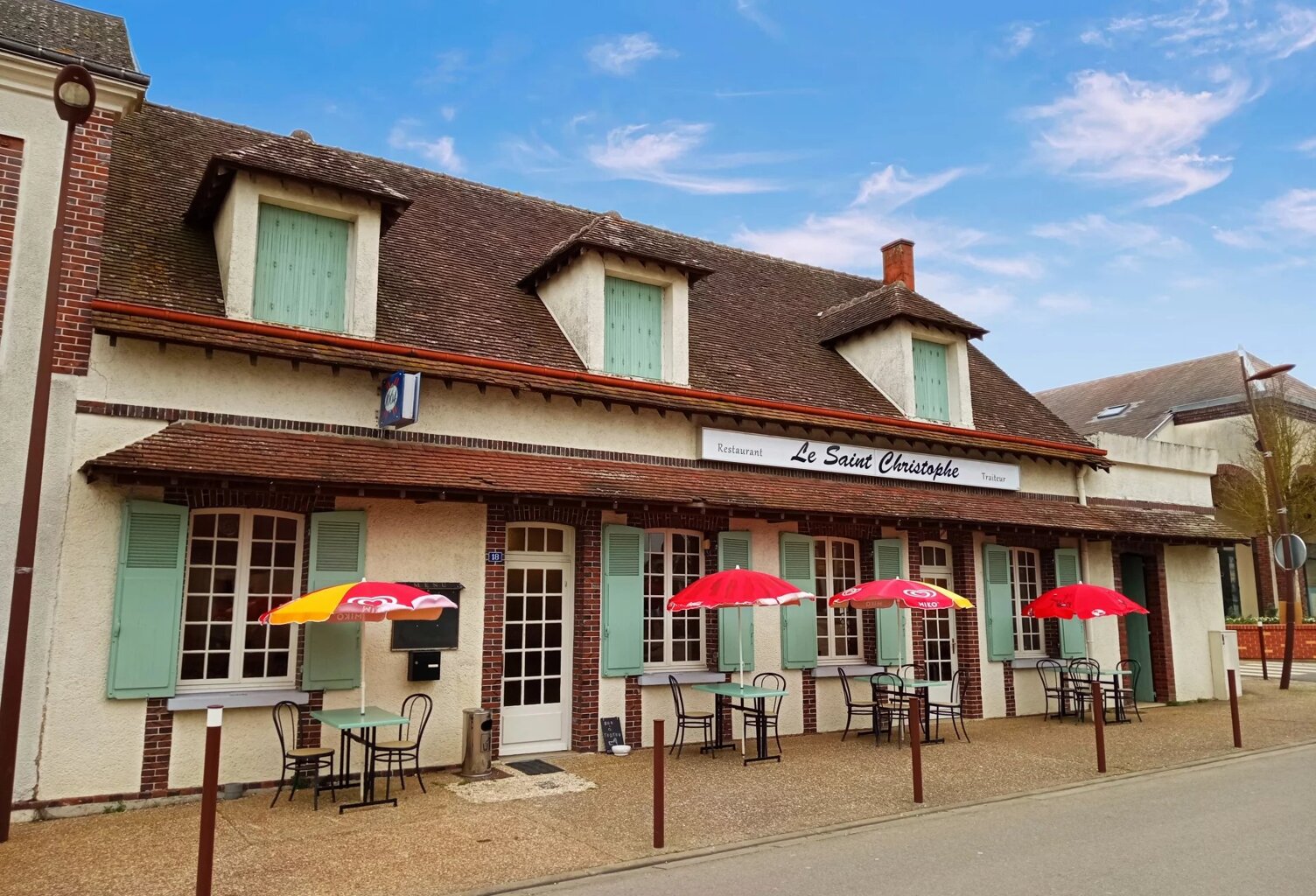 A VENDRE RESTAURANT A TRANSFORMER EN MAISON D'HABITATION — photo 1