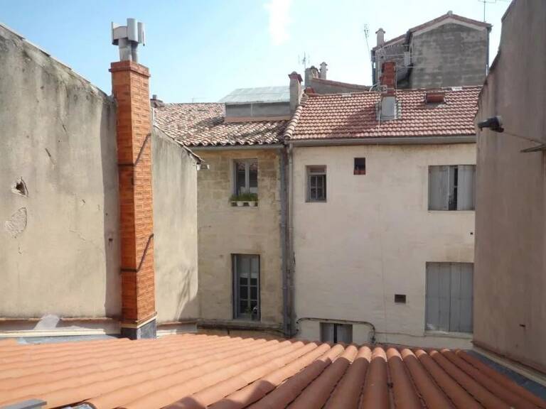 Dans centre historique, lumineux studio de 20,35 m2 avec mezzanine,
coin cuisine, salle d'eau avec ... — photo 1