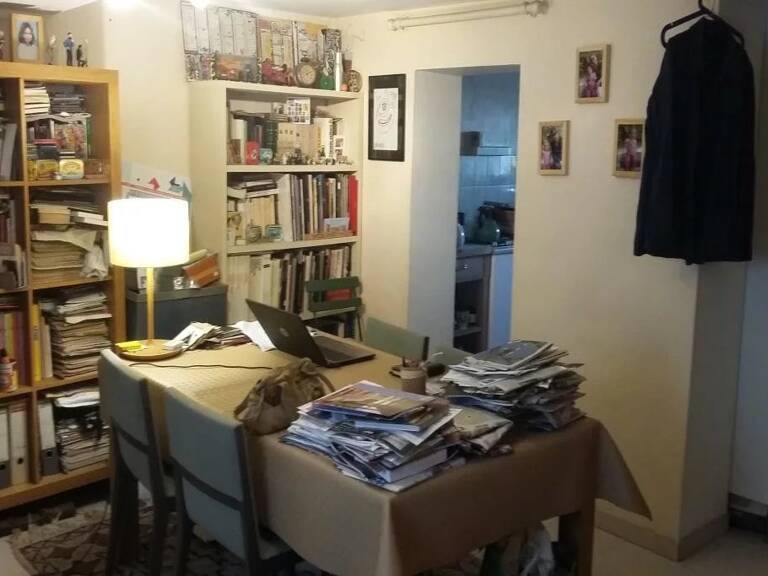 RARE au Centre de l'Ecusson, appartement F2 de 40,05 m2 avec vue sur les toits, comprenant un séjour, ... — photo 1