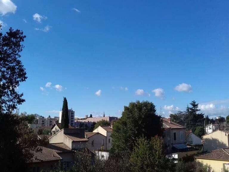 Quartier Les aubes, dans résidence calme, au 2ème étage s/4
avec une vue dégagée, bel appartement F4 ... — photo 1