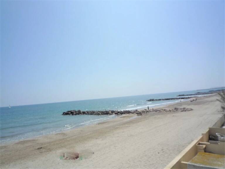 PALAVAS LES FLOTS  1ere LIGNE  FACE A LA MER  Duplex  F2 — photo 1