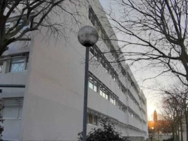 QUARTIER DES ARCEAUX STUDIO MEUBLE AVEC PARKING 18 m² — photo 1