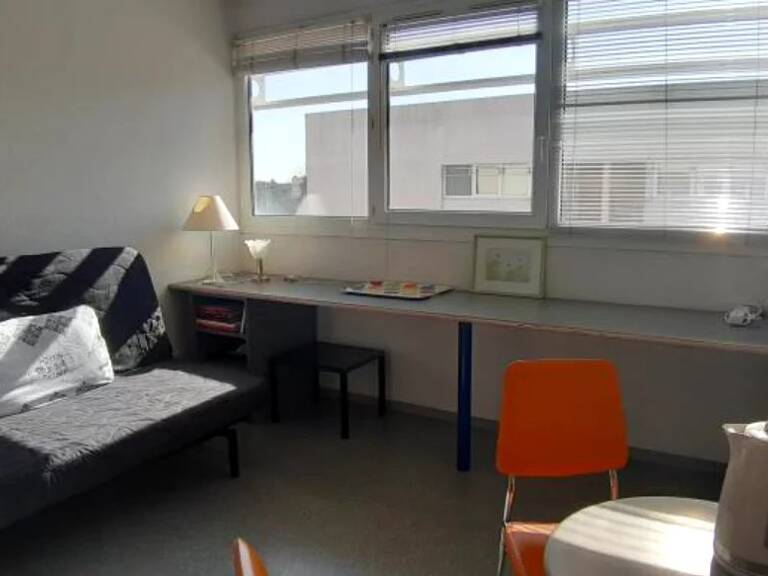 Arceaux: studio 18 m² dans résidence étudiante sécurisée avec parking. — photo 1