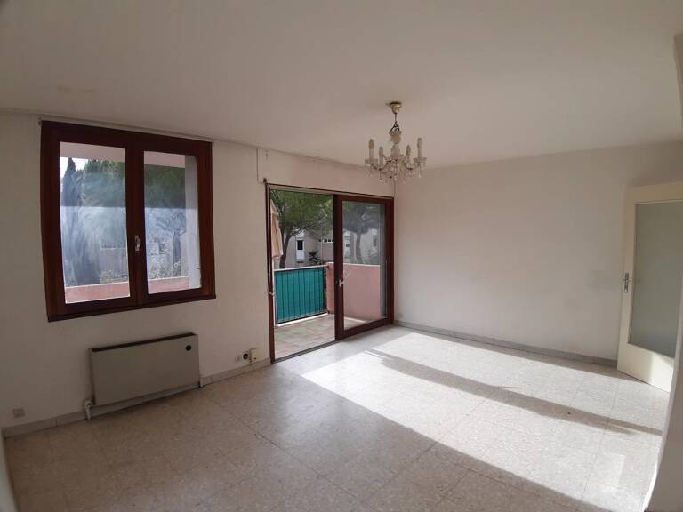 T3 65 m² lumineux traversant à rénover avec cave et garage — photo 1