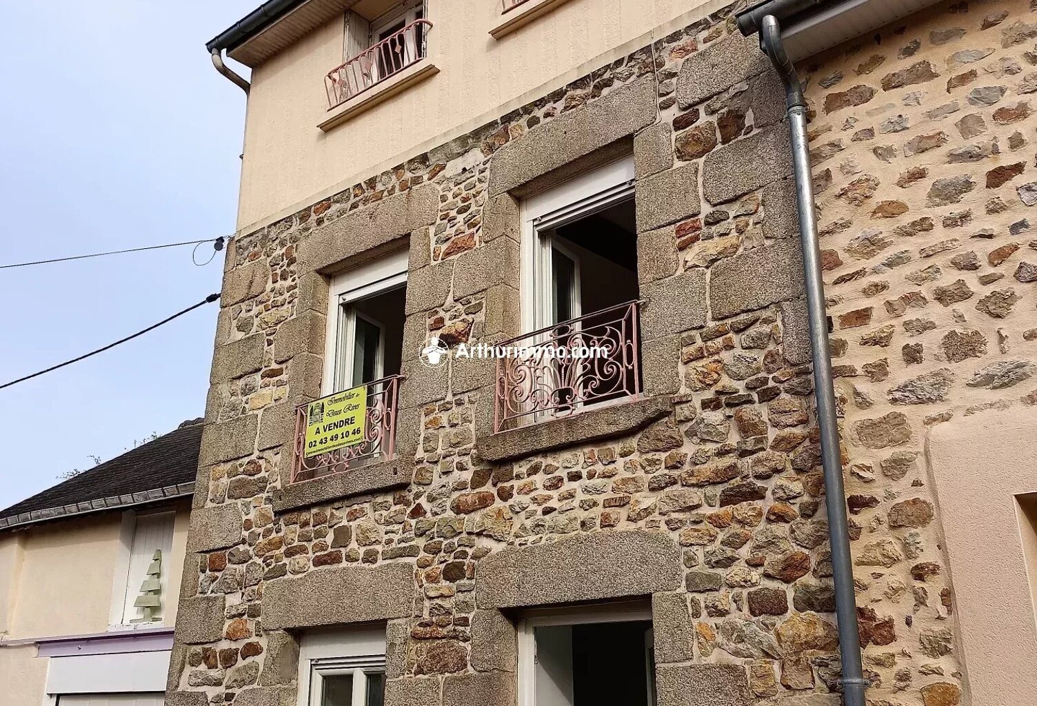 VILLAINES LA JUHEL - Maison T5 en pierres plein centre — photo 1