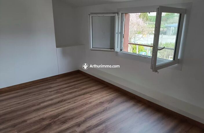 VILLAINES LA JUHEL - Maison T5 en pierres plein centre — photo 4