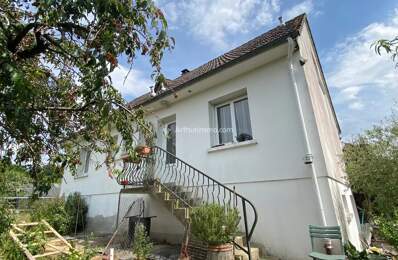PRE EN PAIL - MAISON PAVILLON - ANNEE 70 - TYPE T3 - 2 CHAMBRES - 71 M² - TERRAIN DE 26000 M² — photo du bien