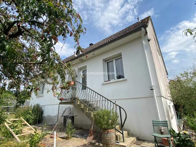 PRE EN PAIL - MAISON PAVILLON - ANNEE 70 - TYPE T3 - 2 CHAMBRES - 71 M² - TERRAIN DE 26000 M² — photo du bien