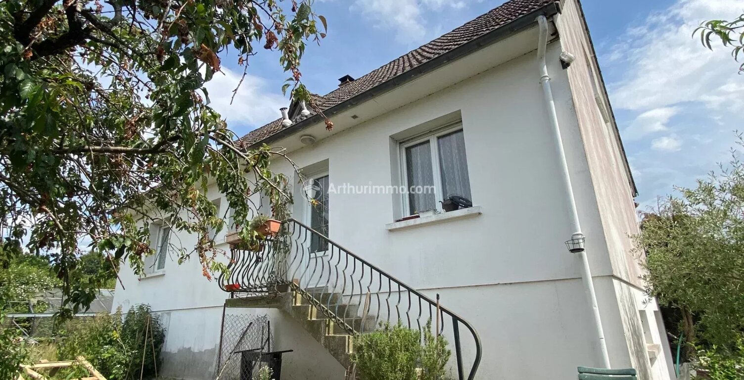 PRE EN PAIL - MAISON PAVILLON - ANNEE 70 - TYPE T3 - 2 CHAMBRES - 71 M² - TERRAIN DE 26000 M² — photo 1