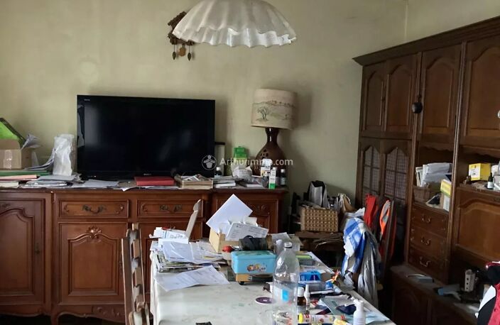 PRE EN PAIL - MAISON PAVILLON - ANNEE 70 - TYPE T3 - 2 CHAMBRES - 71 M² - TERRAIN DE 26000 M² — photo 3