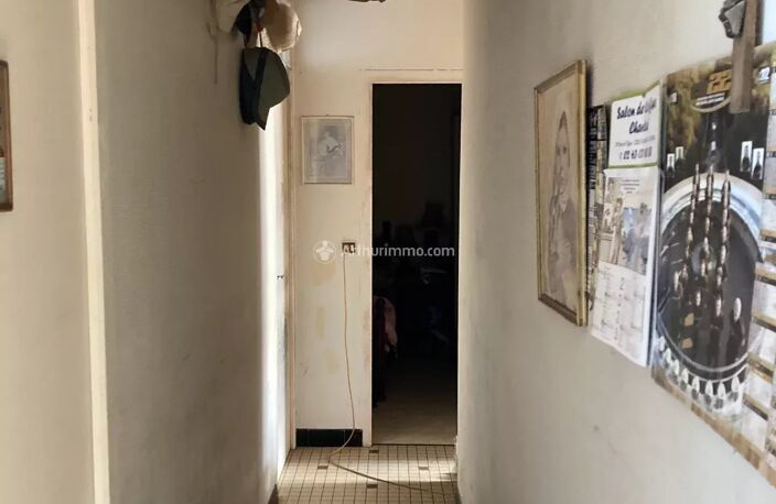 PRE EN PAIL - MAISON PAVILLON - ANNEE 70 - TYPE T3 - 2 CHAMBRES - 71 M² - TERRAIN DE 26000 M² — photo 4