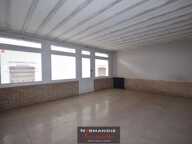 Immeuble comprenant un local commercial avec cour extérieure plu — photo 3