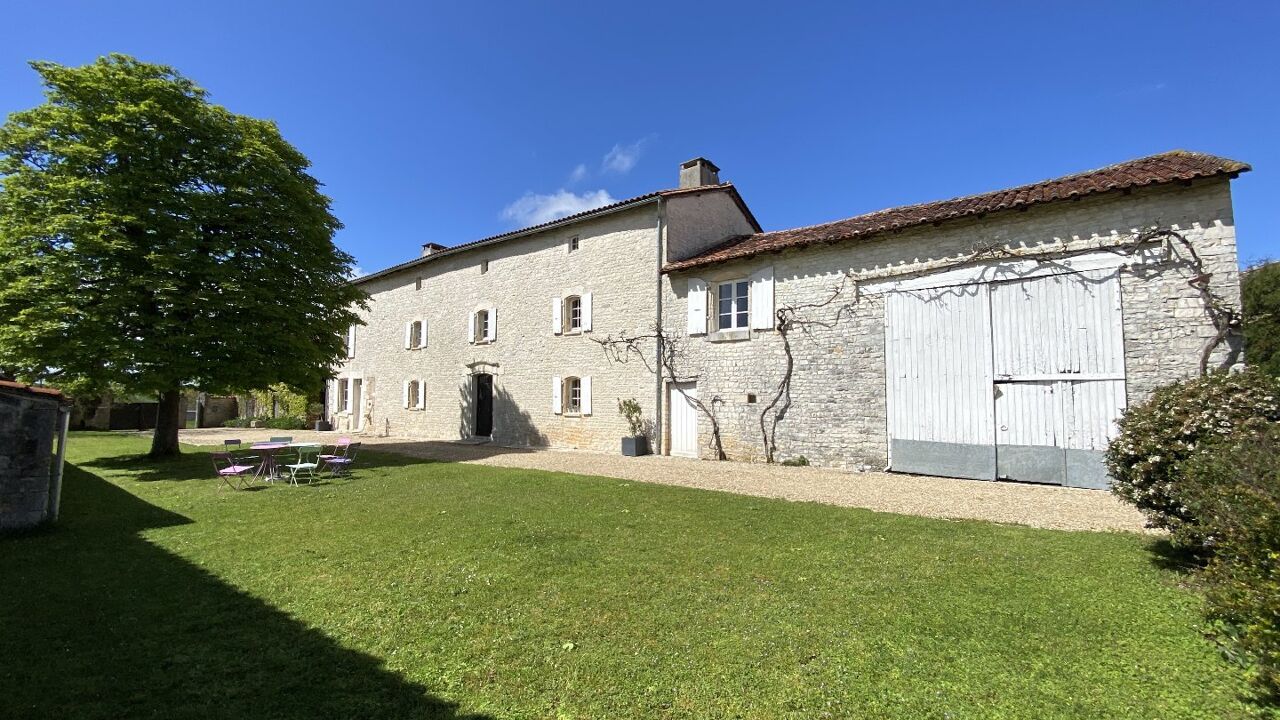 maison 7 pièces 230 m2 à vendre à Saint-Angeau (16230)