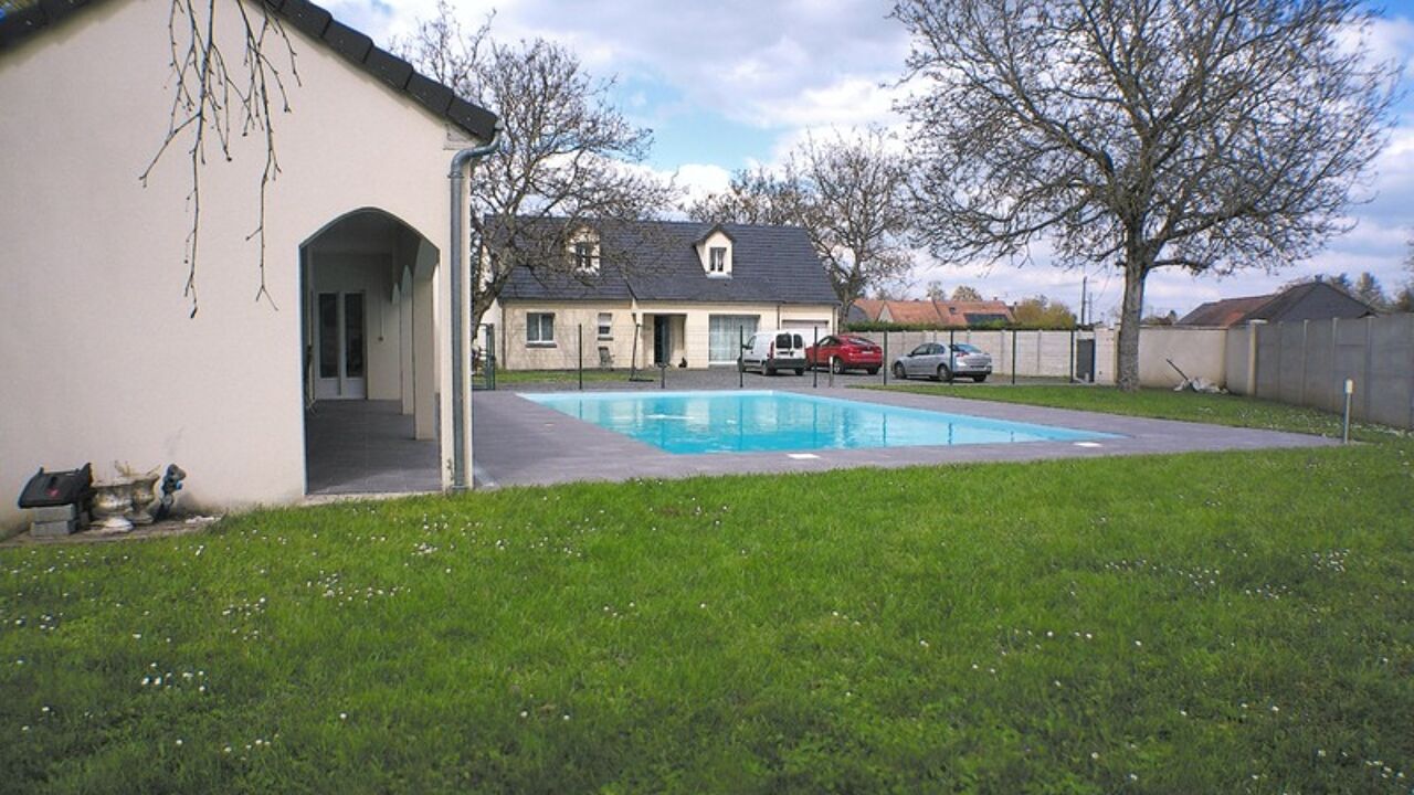maison 5 pièces 195 m2 à vendre à Mehun-sur-Yèvre (18500)