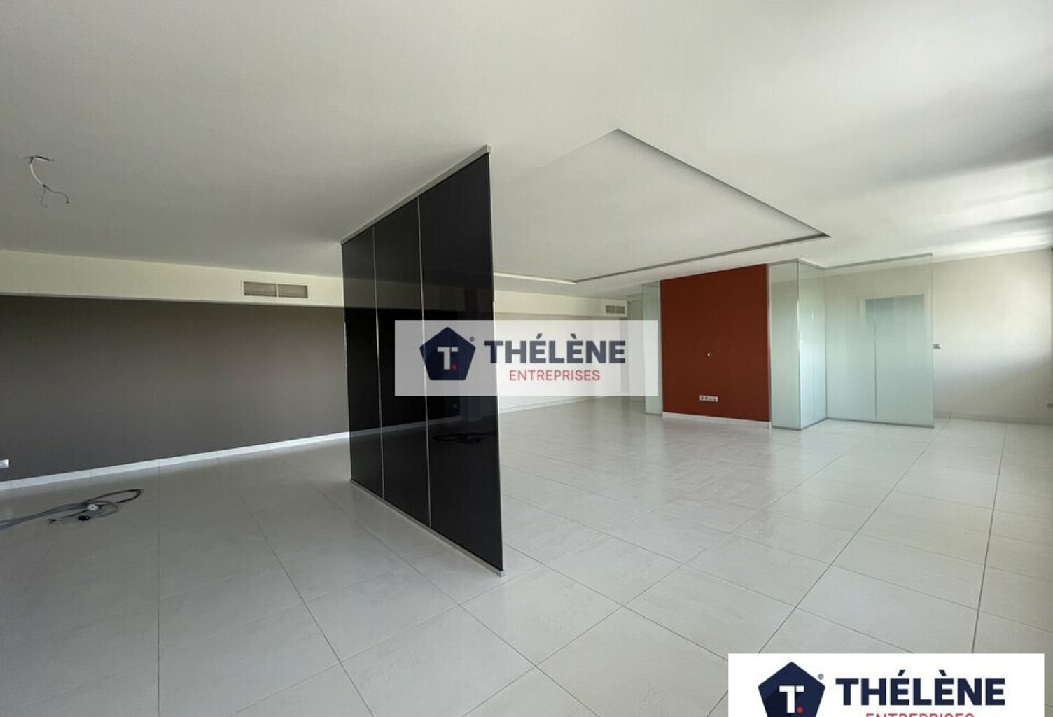 BUREAUX à LOUER — photo 1