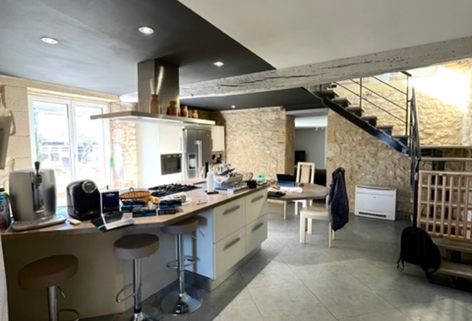 Maison en pierre et ses dépendances — photo 1