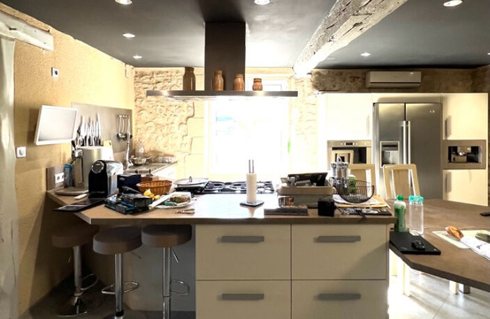 Maison en pierre et ses dépendances — photo 3