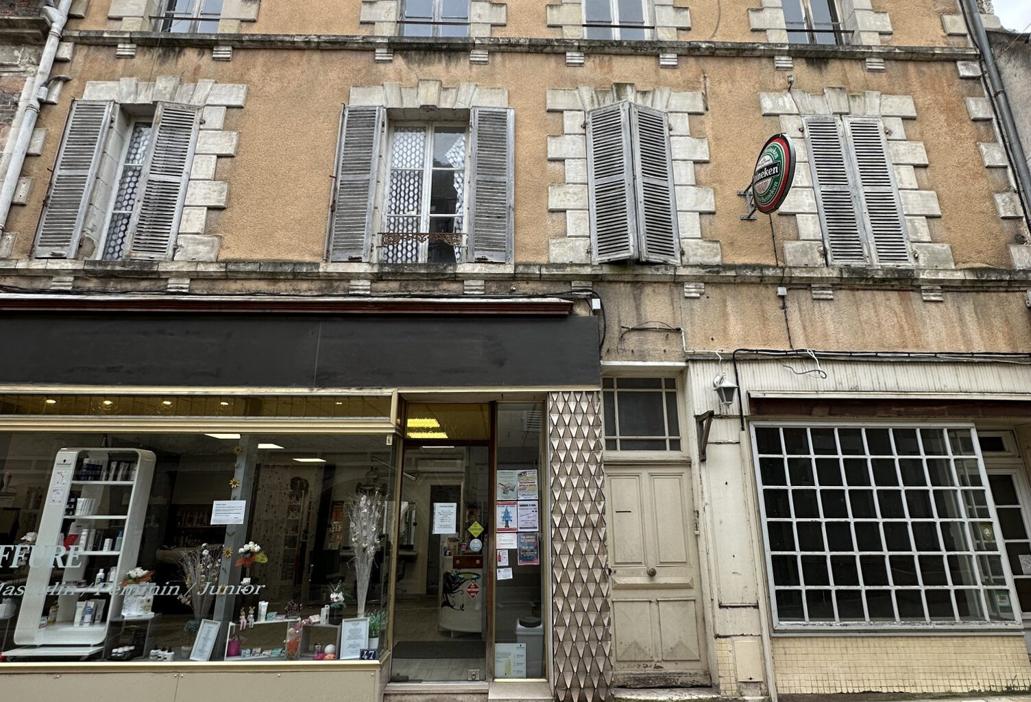 Immeuble de 3 appartements + 2 locaux commerciaux — photo 1