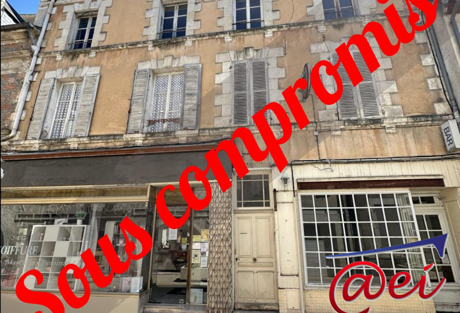 Immeuble de 3 appartements + 2 locaux commerciaux — photo 1