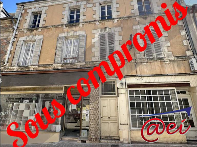 Immeuble de 3 appartements + 2 locaux commerciaux — photo 1