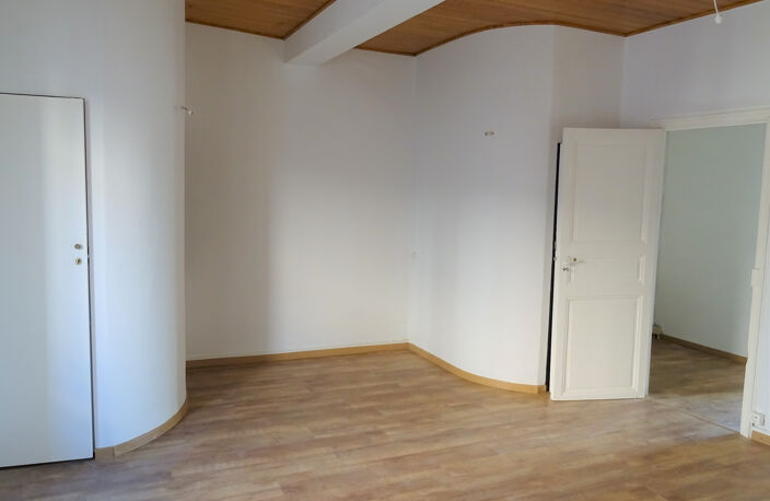 Conques-sur-Orbiel, Maison d 'environ 256 m2, garage. — photo 5