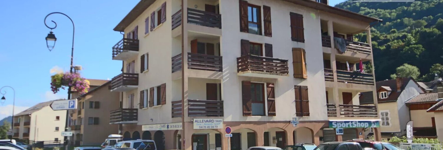 Commerce  52 m² à louer à Allevard (38580)