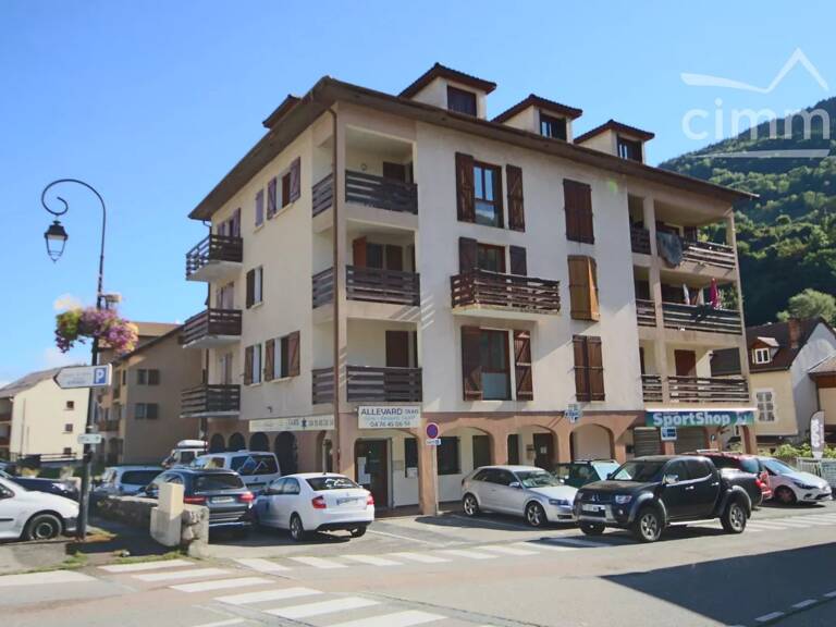 Local commercial — photo 1