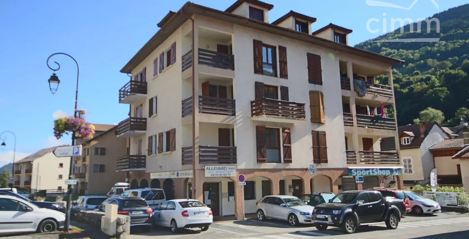 Local commercial — photo 1