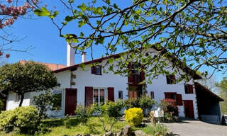 Appartement 7 Pièces 202 m² à vendre à Amorots-Succos (64120)