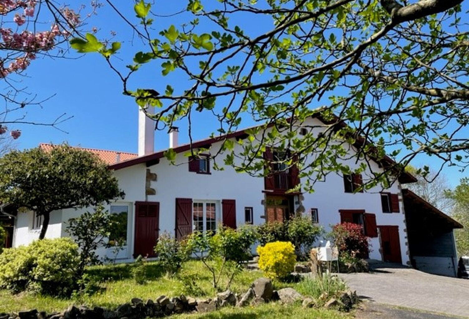 Jolie ferme à l'intérieur des terres — photo 1
