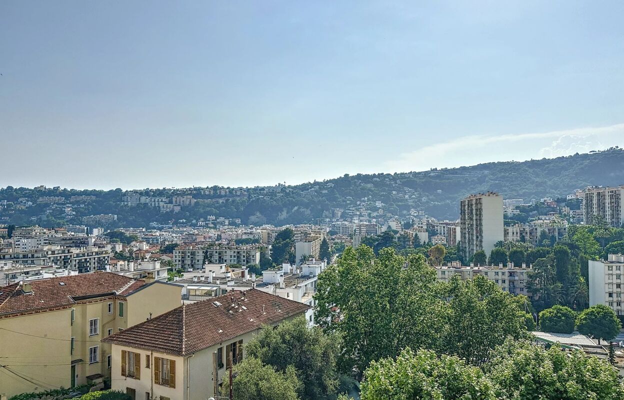 appartement 2 pièces 65 m2 à vendre à Nice (06100)