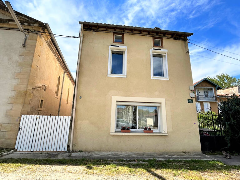 Maison de village 180m² avec grange aménagée, garage, piscine et jardin — photo 1