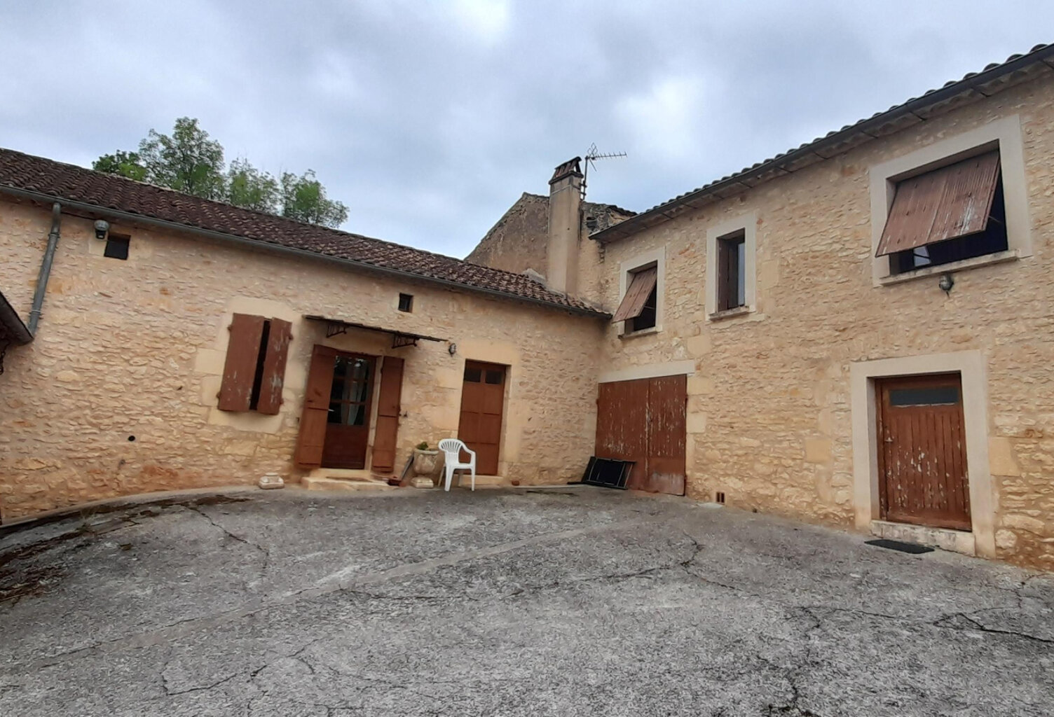 Corps de ferme en pierre — photo 1