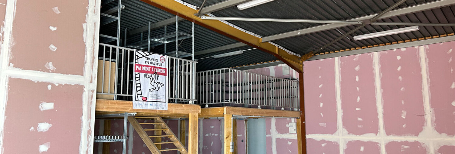 Commerce  135 m² à louer à Saint-Léonard (76400)