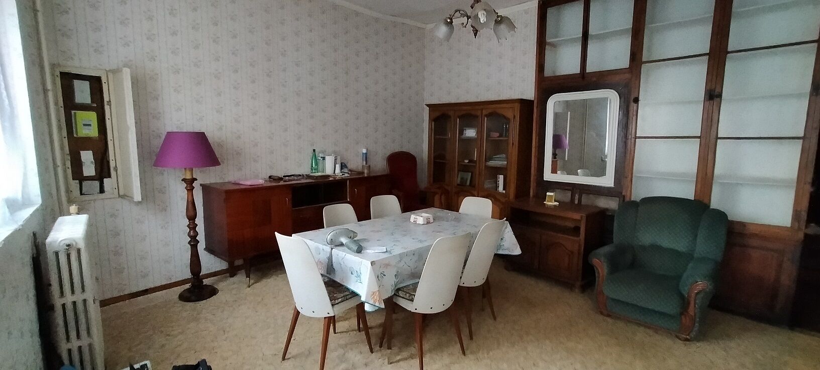 Maison de ville de 105 m2 à rénover, grange de 38 m2, courette
