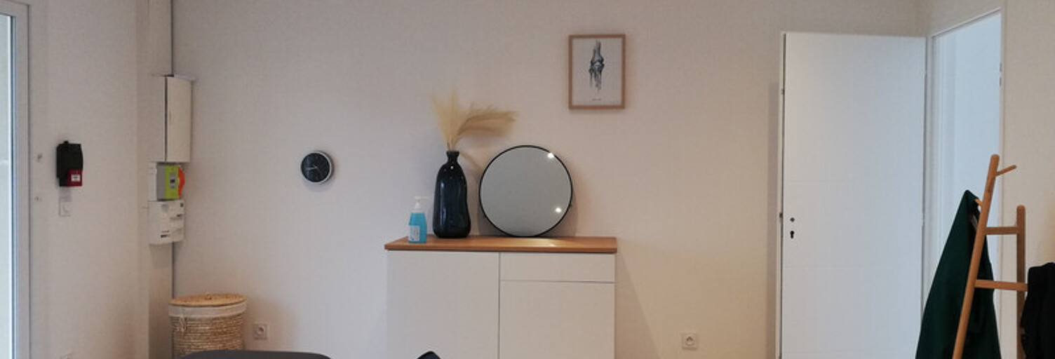 Bureau  23 m² à louer à Saint-André-le-Gaz (38490)