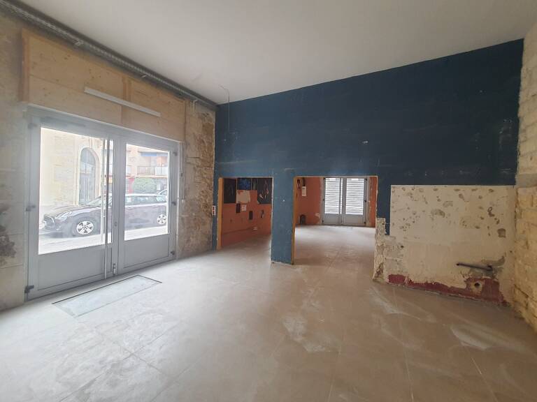Local commercial — photo 1
