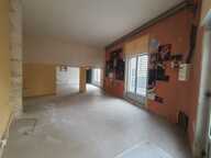 Local commercial — photo 3