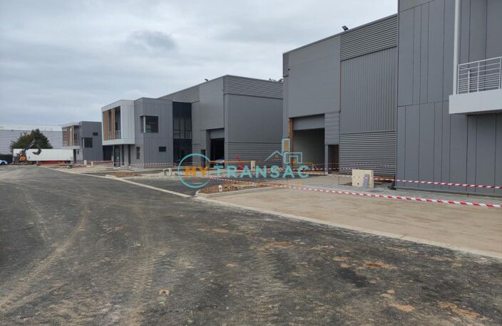 A LOUER dans un parc moderne 7 bâtiments indépendants neufs d'activités et bureaux de 718 à 918 m² à CHANTELOUP-EN-BRIE — photo 2