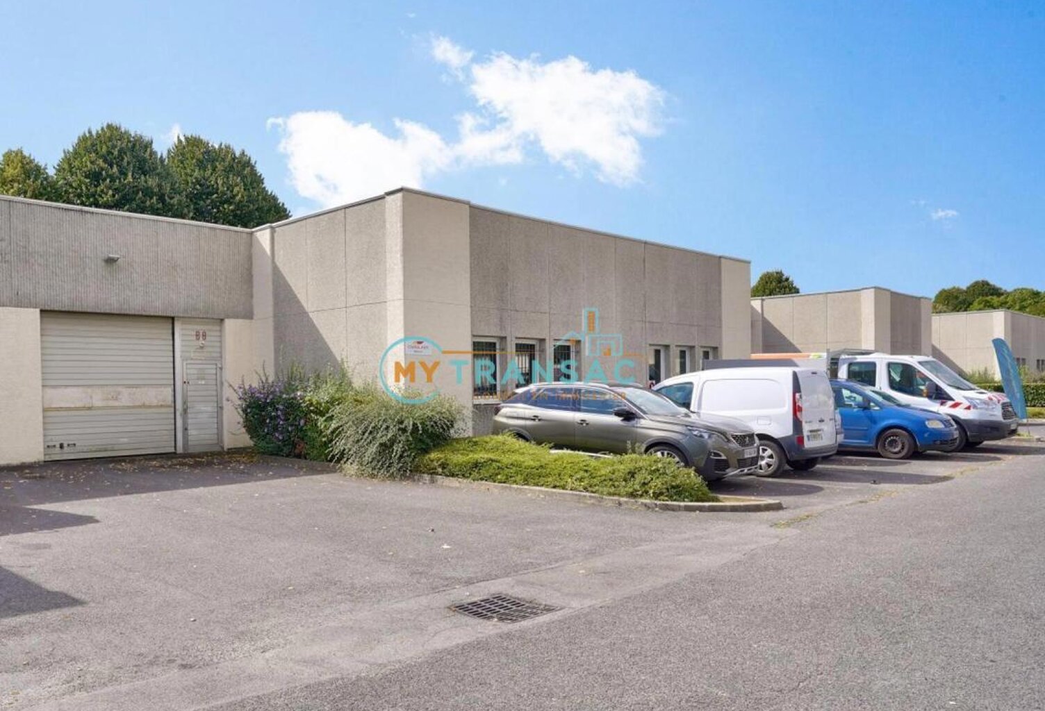 A LOUER LOCAUX D'ACTIVITÉS - PARC DU COURCERIN - LOGNES — photo 1