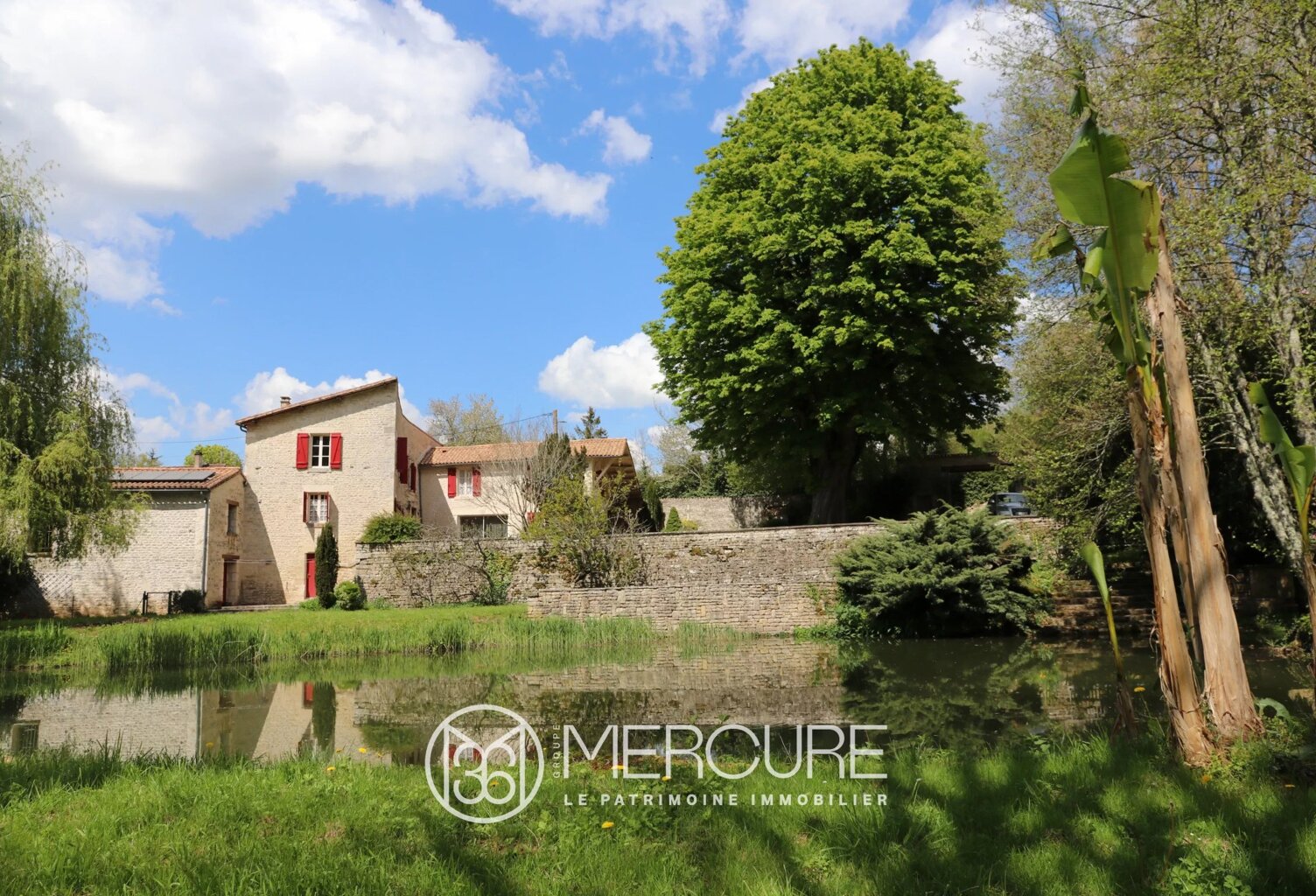 CHARMANTE PROPRIETE AVEC RIVIERE ET PISCINE — photo 1