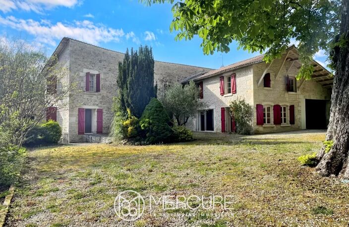 CHARMANTE PROPRIETE AVEC RIVIERE ET PISCINE — photo 3