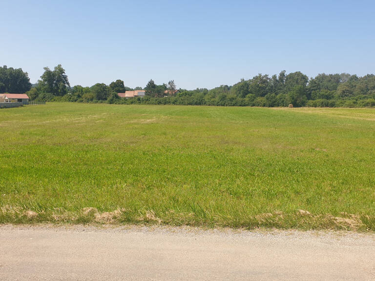 Sur TREPT très joli terrain plat viabilisé — photo 1